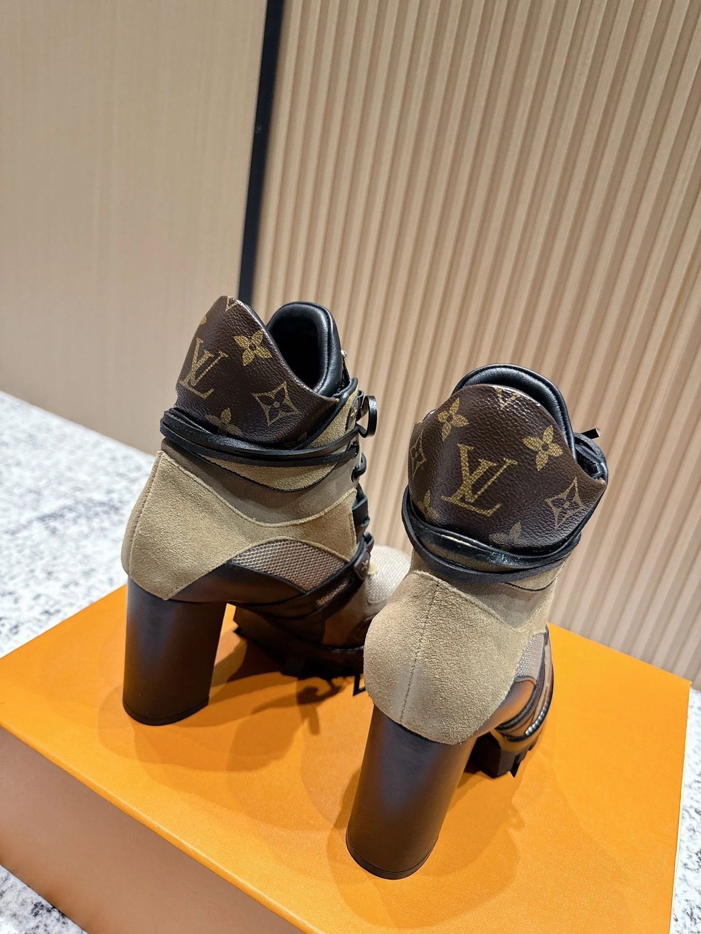 COCO-- 8V 1A94O1 cowhide Heel height ：9cm Waterproof：2.5cm item:E-X362J2905